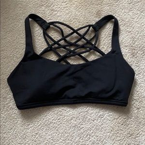 black lululemon sports bra
